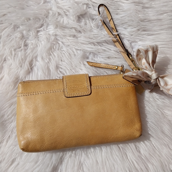 Authentic Coach Wristlet - Picture 3 of 16